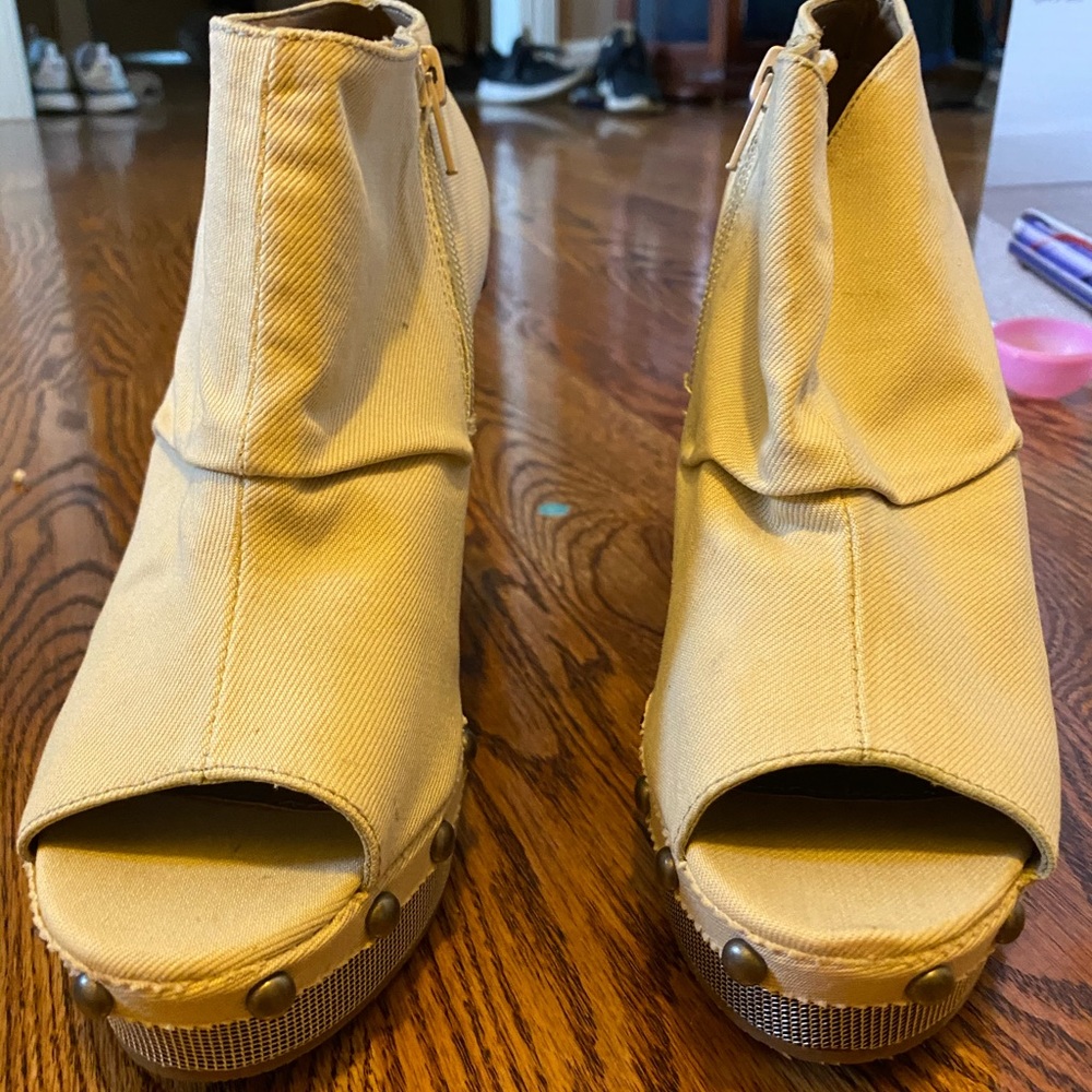 Shoes - Picture 2 of 2